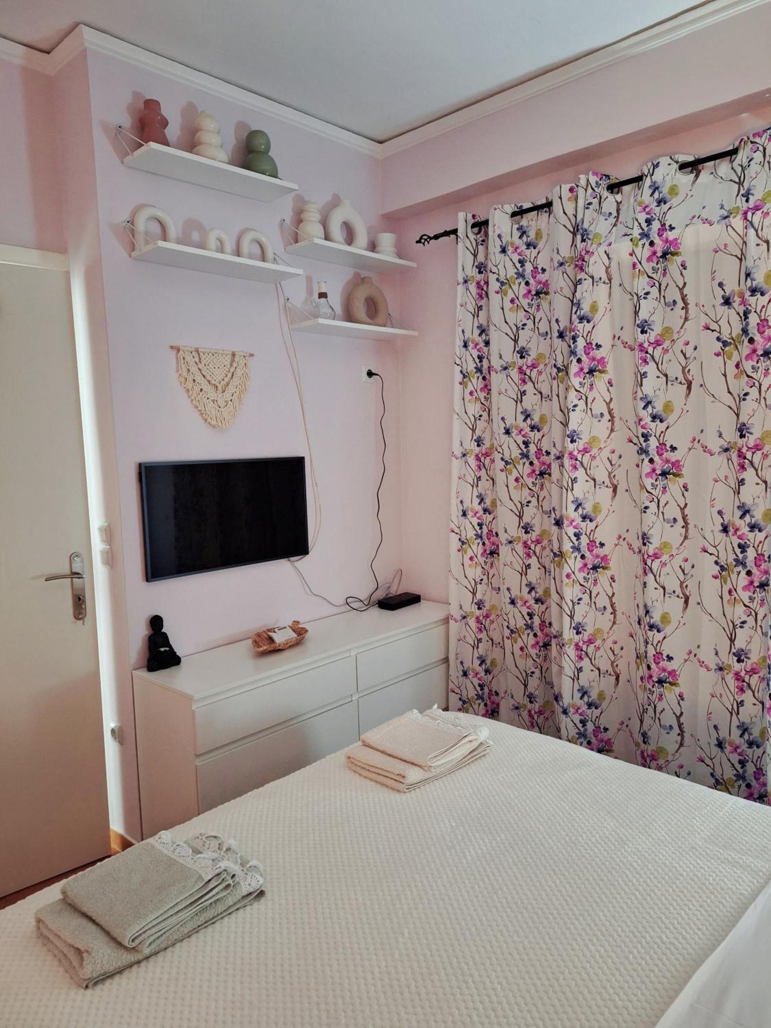 Dani'S Boho Home Mesolóngion 外观 照片